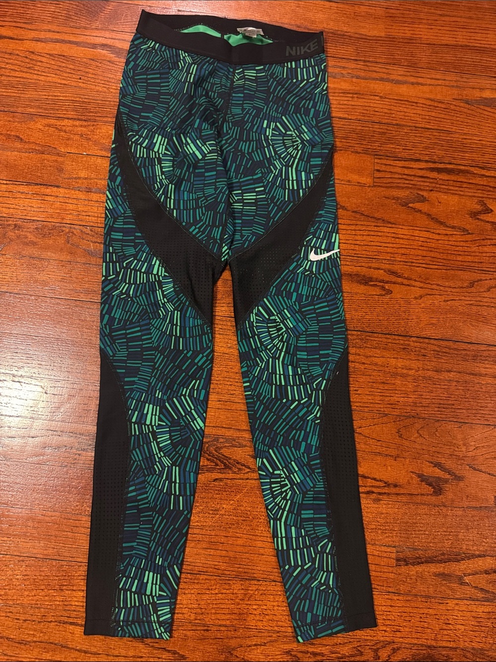 Nike Green & Black Patterned Compression Leggings With Mesh Inlay